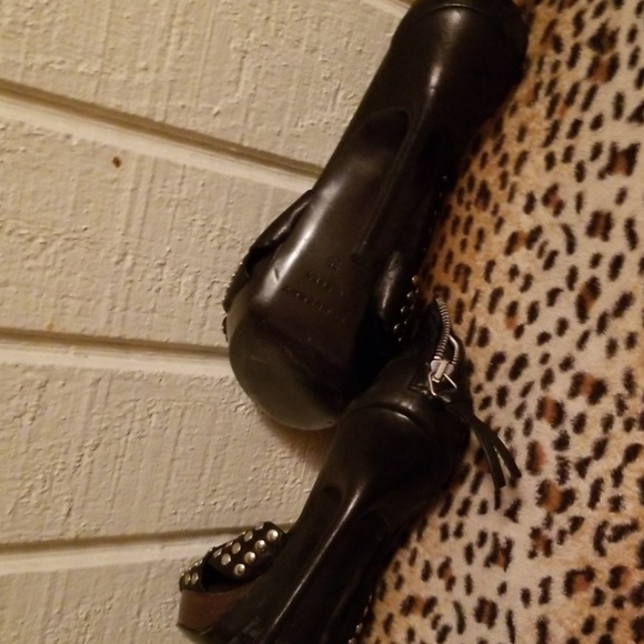 Burberry studded stilletos - Picture 4 of 8